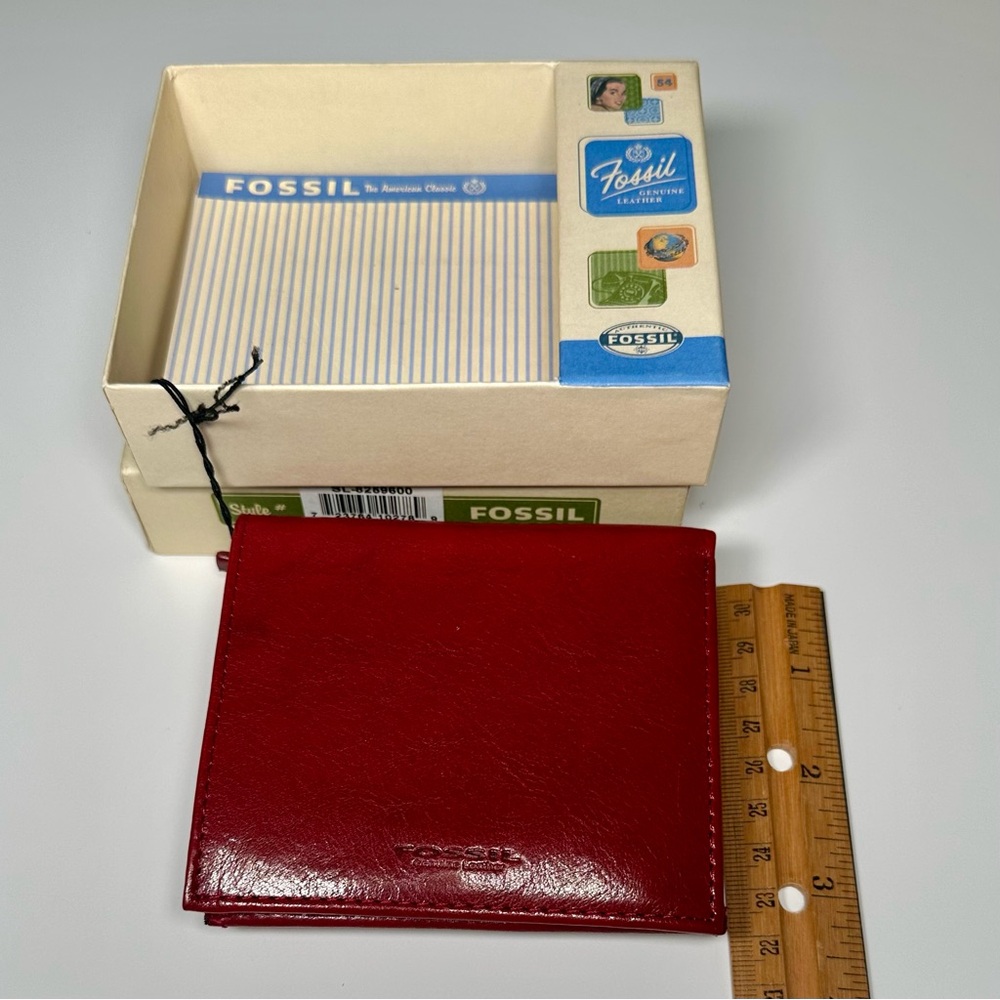 Fossil Red  Leather Wallet New in Box - Picture 11 of 11
